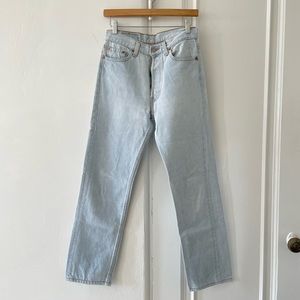 1995 Vintage Levi’s 501s in Light wash size 27